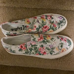 New Gypsy Jazz Slip on tennis shoes Size 9.5